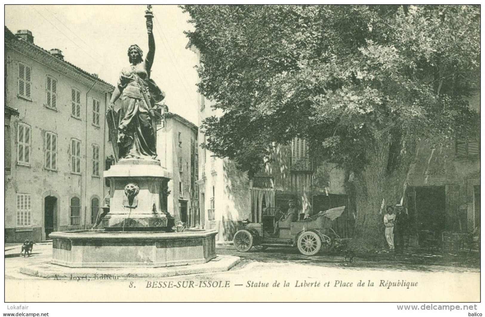 83 - Besse, Statue De La Liberté Et Place De La République - Besse-sur-Issole