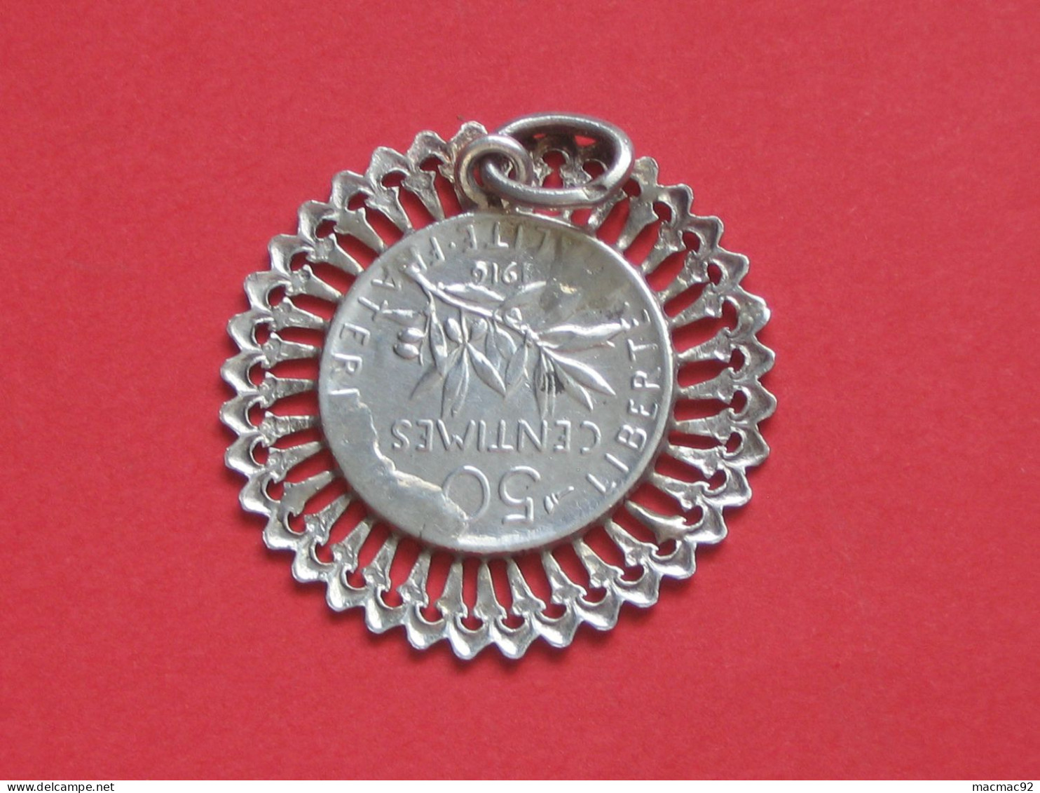 Joli Pendentif Avec Une Pièce De 50 Centimes En Argent - Semeuse De 1916   ***** EN ACHAT IMMEDIAT *** - Pendants