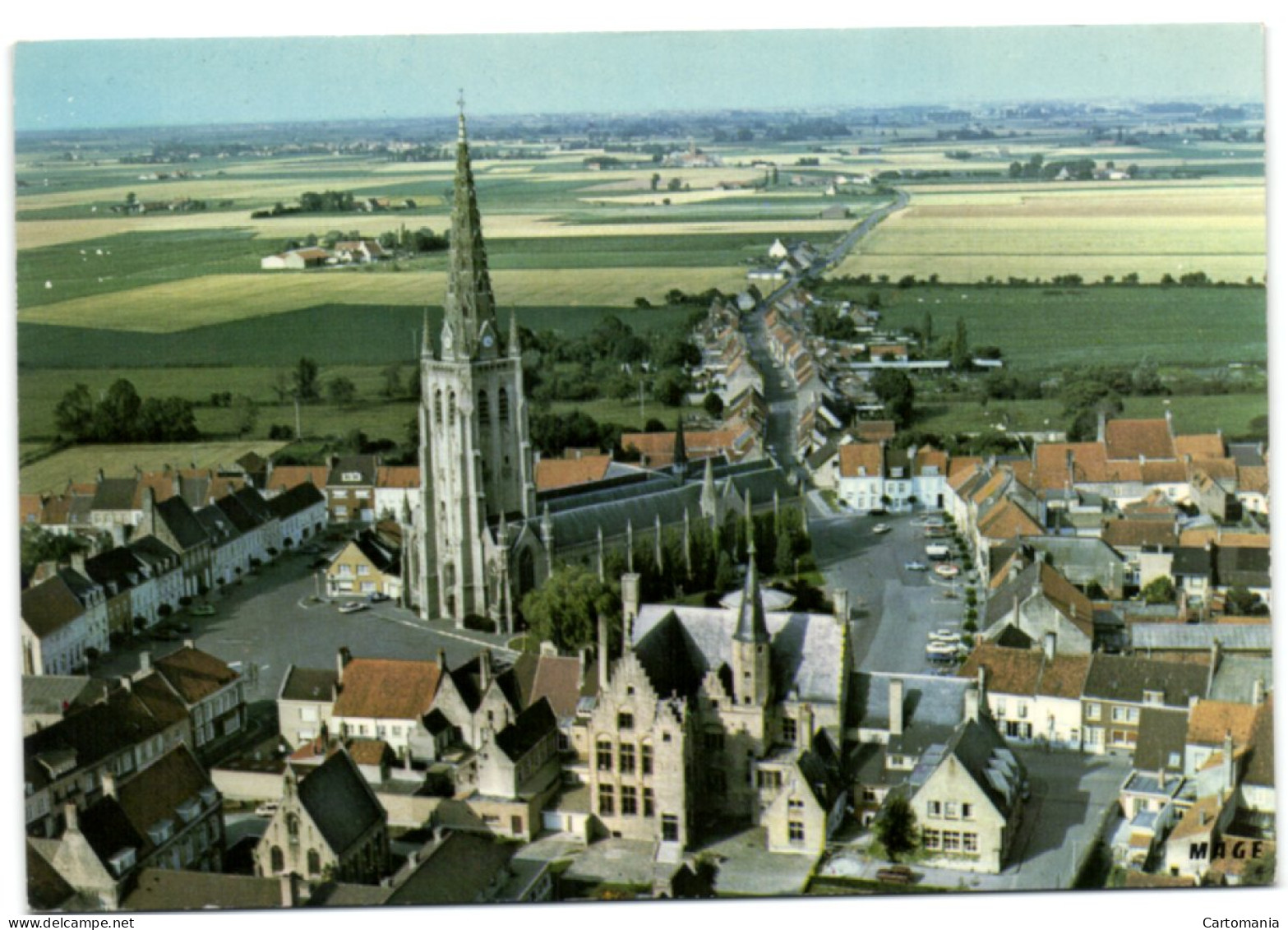 Hondschotte - Vue Génrale Sur L'Elgise Et L'Hôtel De Ville - Hondshoote