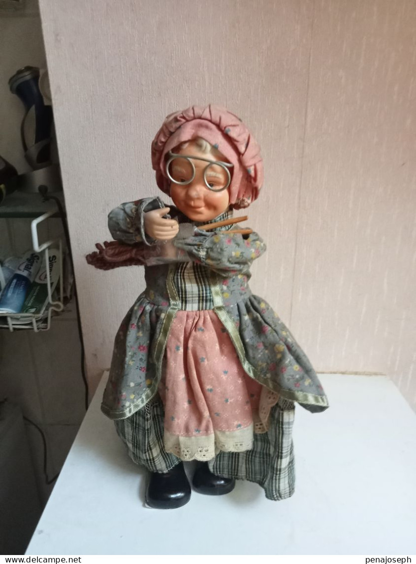 Poupée Automate Porcelaine Boite A Musique Hauteur 32 Cm - Automats