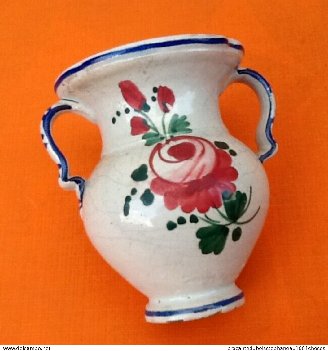 Années 1950   Céramique Italienne  Petit vase balustre à décor floral