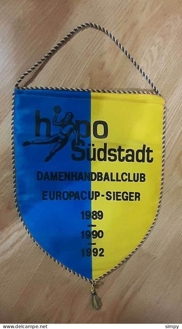 Captain Pennant Handball EUROPA Cup FINALE Hypo Sudstadt : Vasas 16.5.1993  23x35cm - Handball