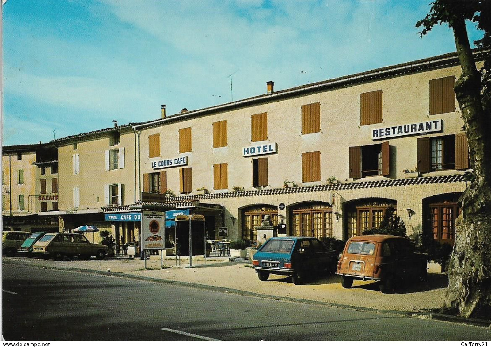 CPSM. 84 MALAUCENE. HÔTEL DU COURS. VOITURES ANCIENNES (R4). - Malaucene