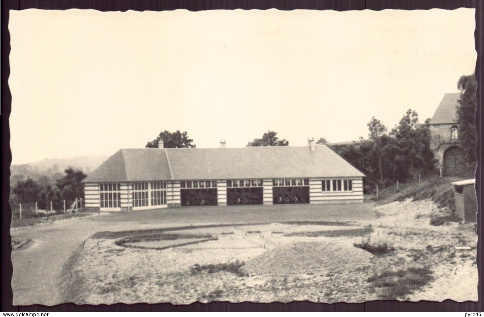 LUCHEUX LE CHATEAU LE GROUPE SCOLAIRE 80 - Lucheux