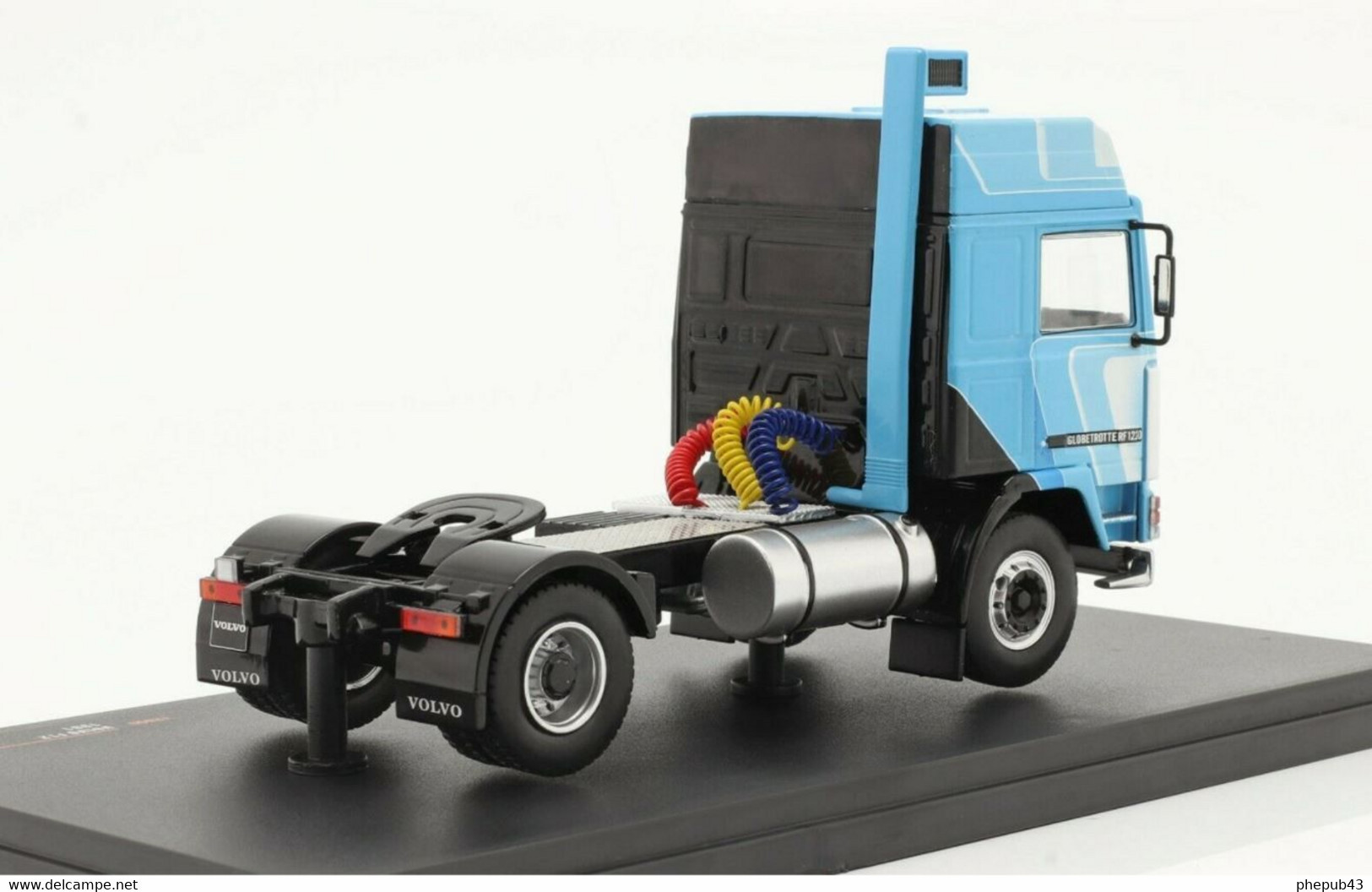 Volvo F12 Globetrotter - 1981 - White & Blue - Ixo - Ixo