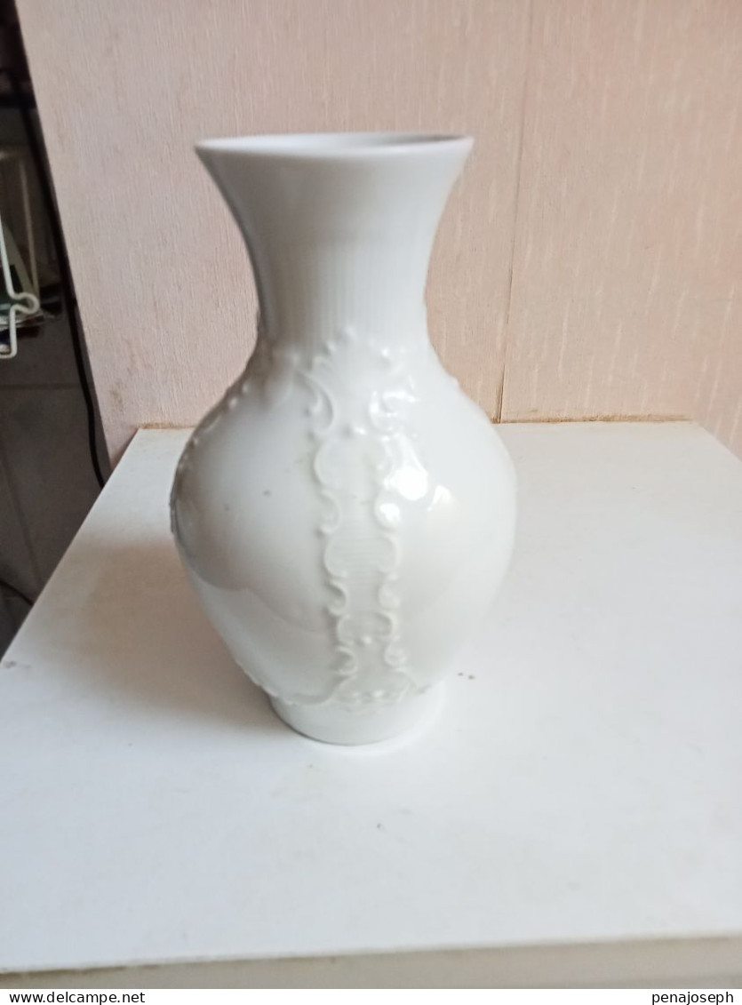 Vase Ancien En Porcelaine Signé KPM Hauteur 17 Cm - Vasi