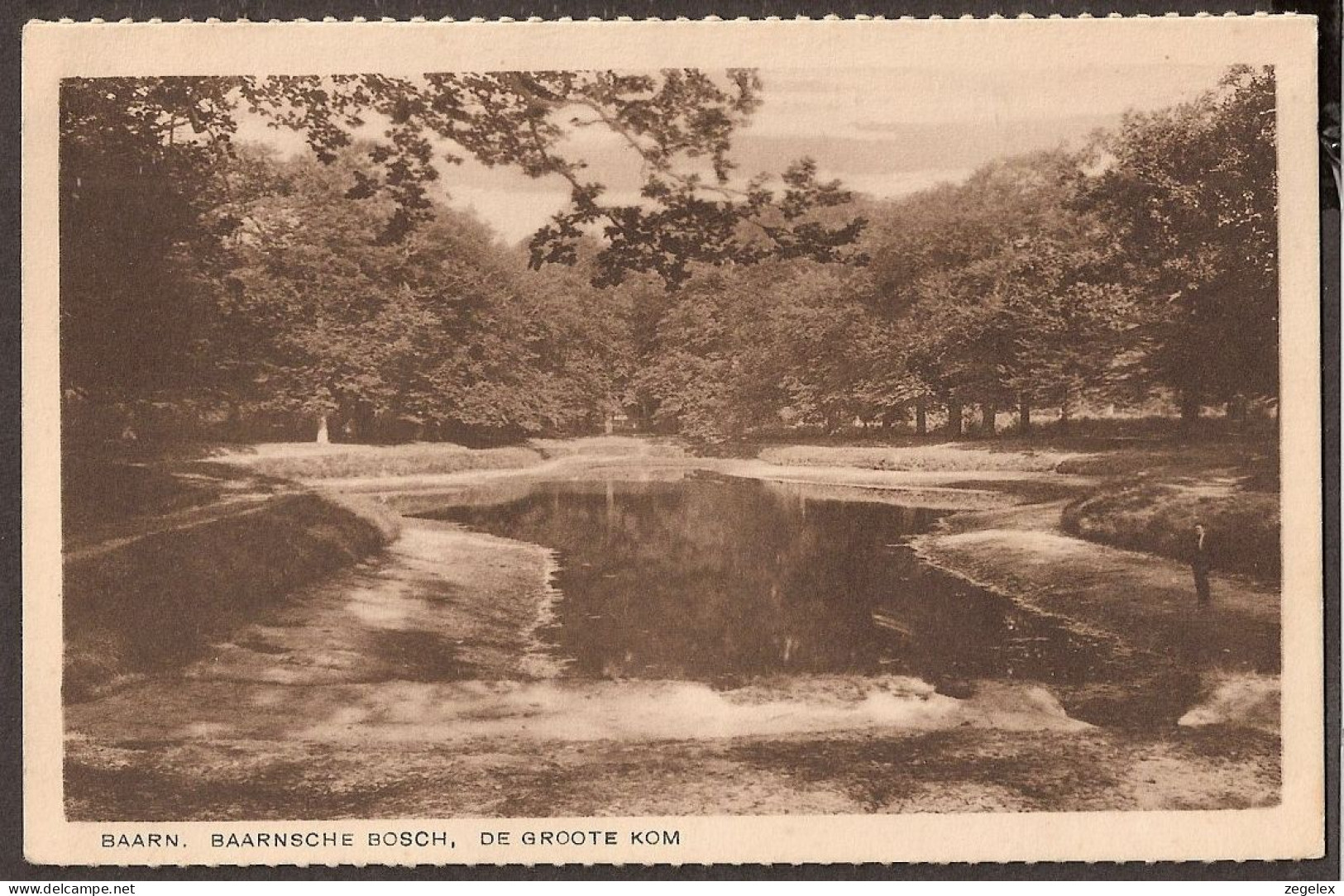 Baarn - Baarnsche Bosch, De Groote Kom Met Wandelaar Op De Oever - Baarn