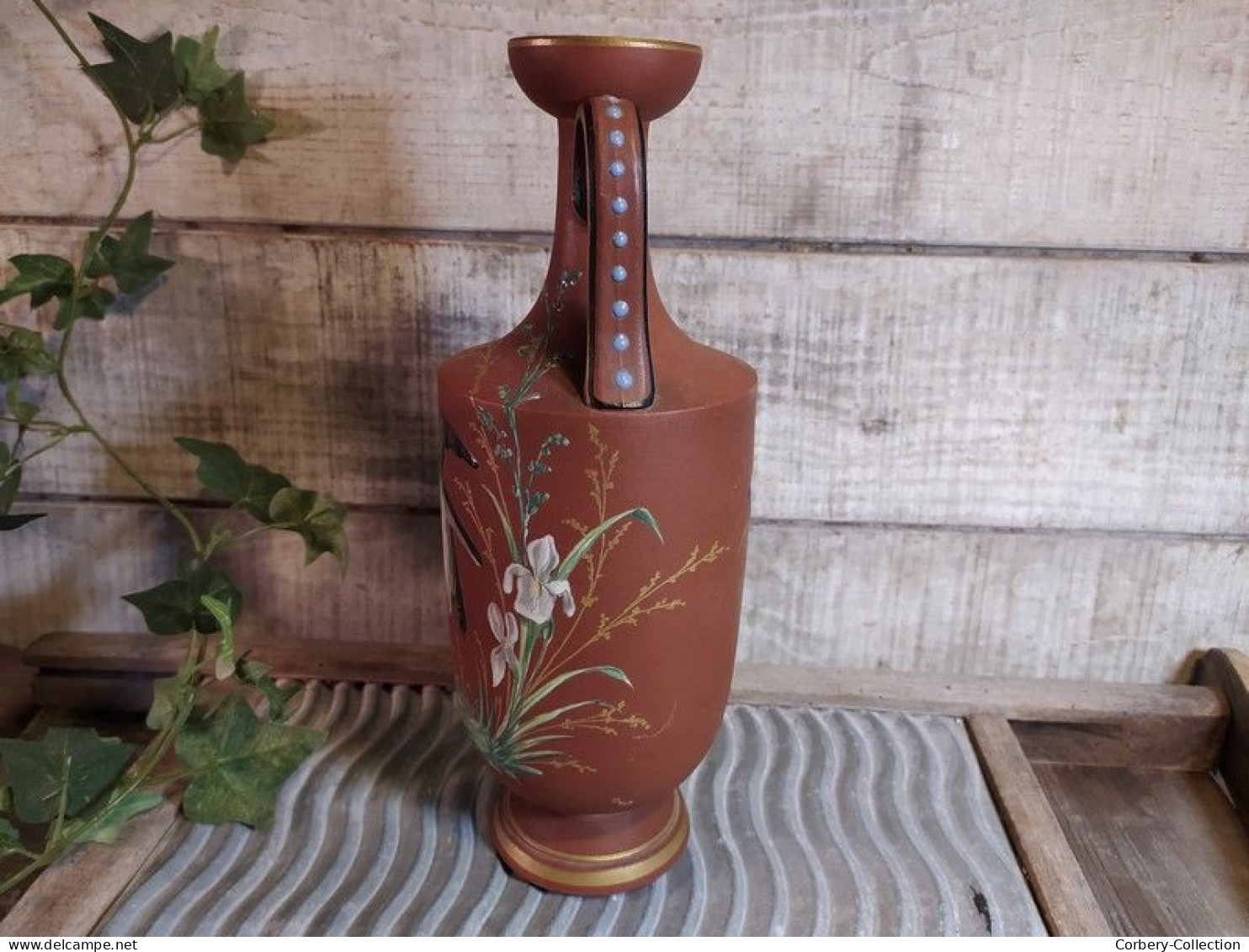 Ancien Vase Amphore Art Nouveau Décor Emaillé Héron, Fleurs, Papillon. - Altri & Non Classificati