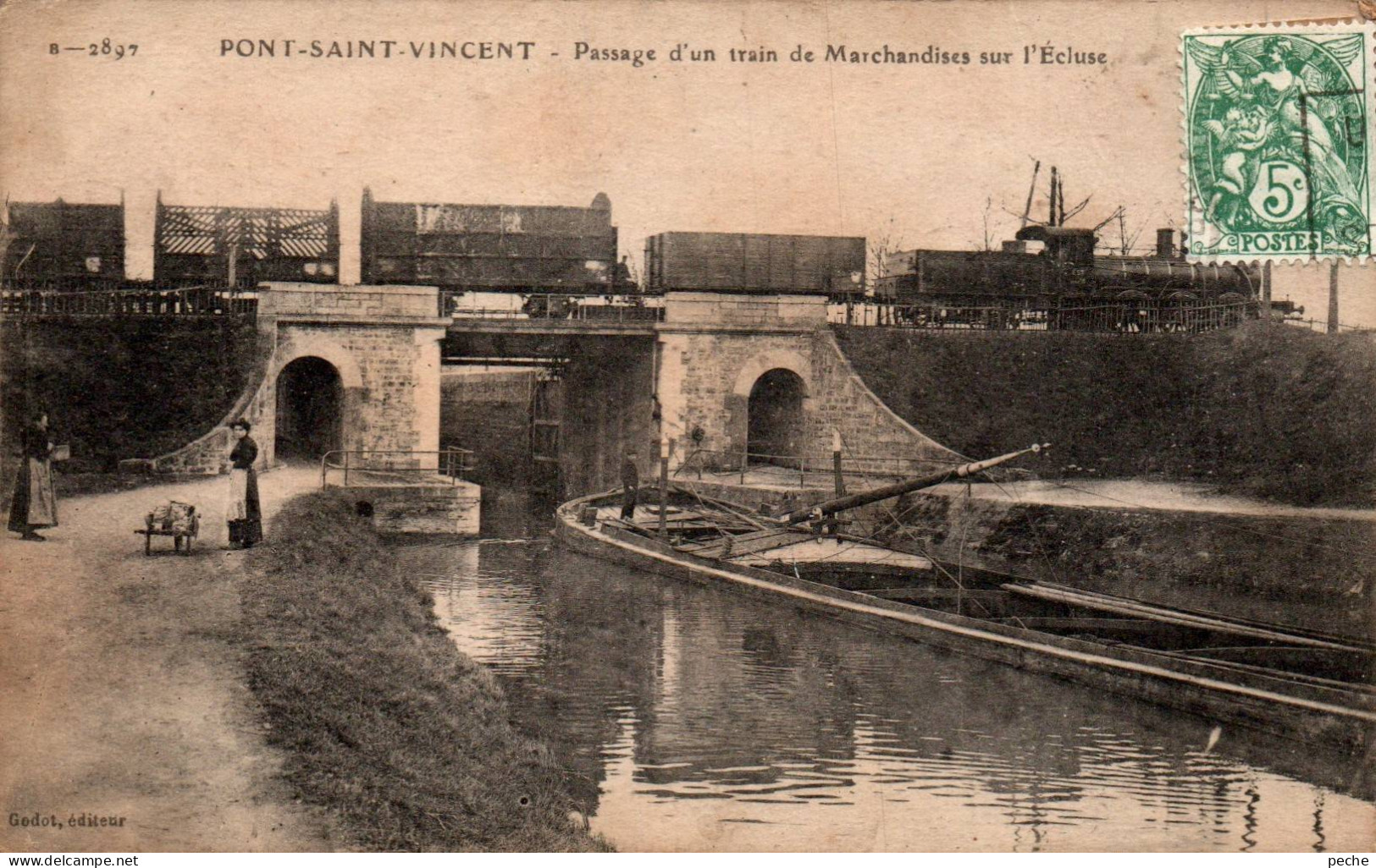 N°114358 -cpa Pont Saint Vincent -passage D'un Train De Marchandises Sur L'écluse- - Ouvrages D'Art