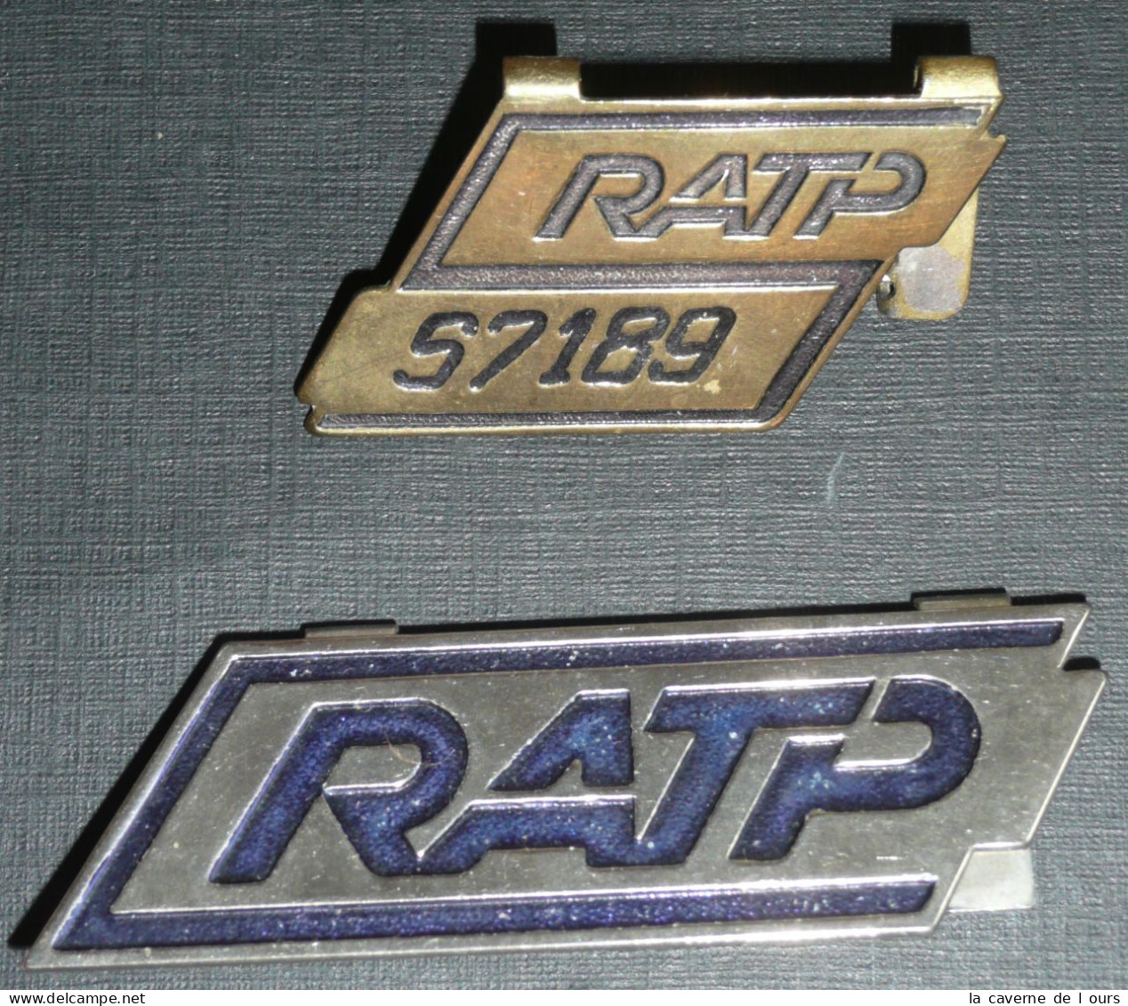 Rare Lot De 2 Anciens Insignes, Clips RATP R.A.T.P. - Other & Unclassified