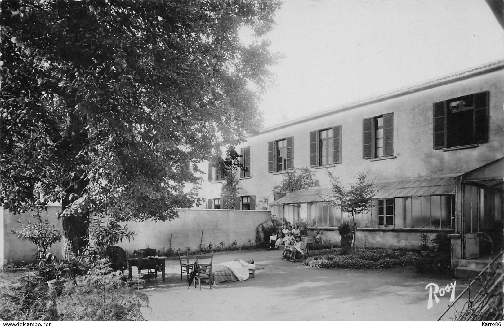 Montfaucon Sur Moine * Vue Sur La Maison De Repos - Montfaucon