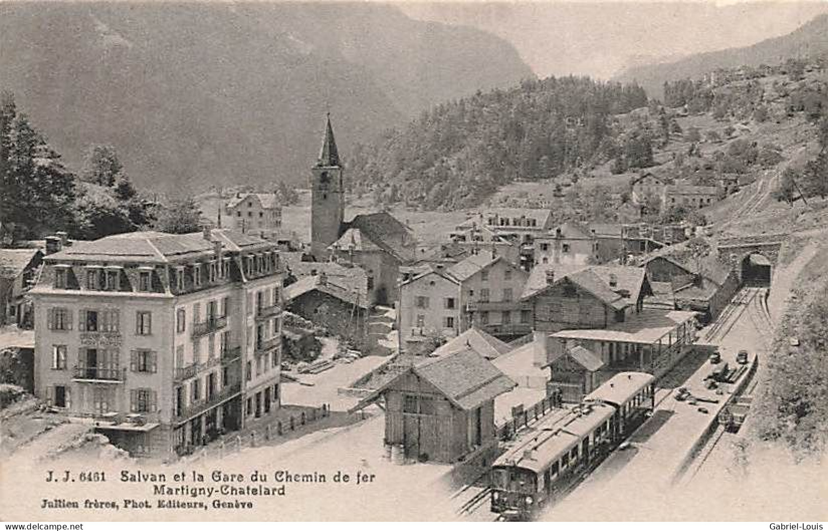 Salvan Et La Gare Du Chemin De Fer Martigny-Chatelard Train Bahn Bahnhof - Martigny