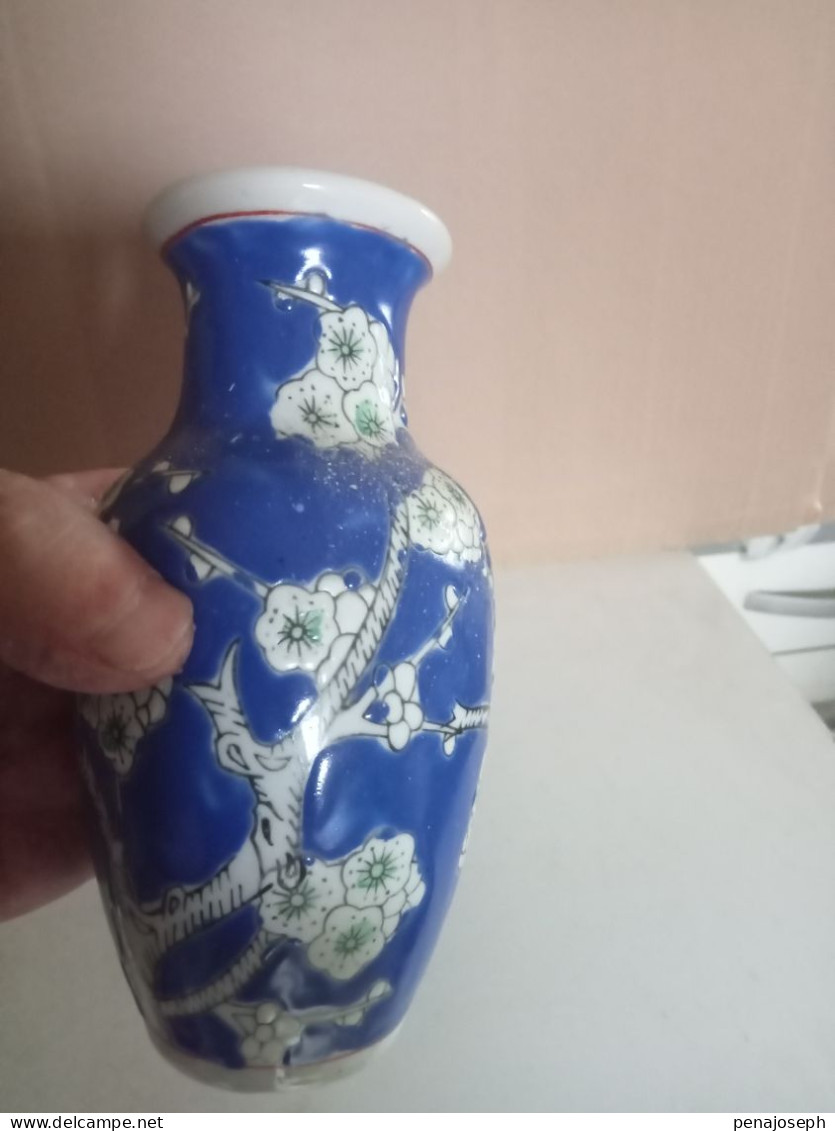 vase ancien petit, en porcelaine hauteur 16 cm