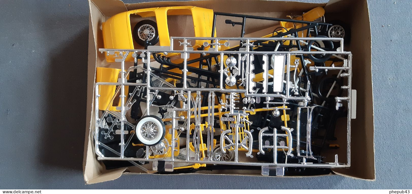 Duensenberg SJ Torpedo-Phaeton - 1934 - Yellow/black - Model Kit - Monogram (Mattel) (1/24) Réf ; 8201 - Automobili