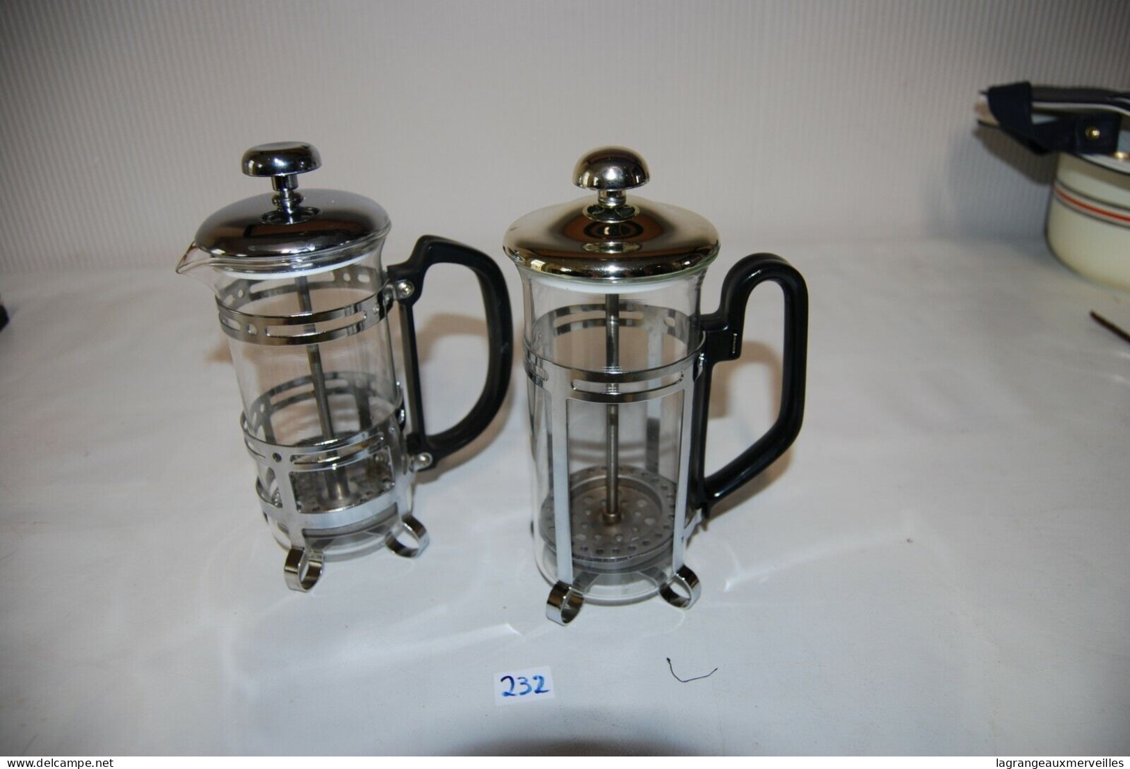 C232 2 Anciennes Tasses De Thé Avec Diffuseur Intégré - Teapots