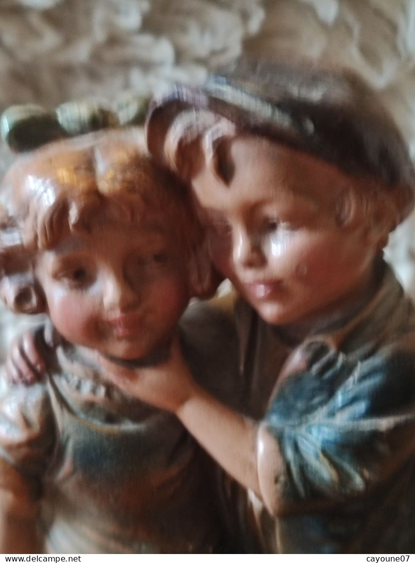 Sujet En Plâtre Polychrome Statue Jeunes Enfants Garçon Et Fillette Titré "Risquons-nous" - Gips