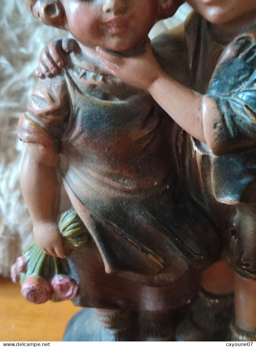 Sujet En Plâtre Polychrome Statue Jeunes Enfants Garçon Et Fillette Titré "Risquons-nous" - Gips