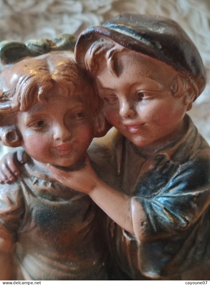 Sujet en plâtre polychrome statue jeunes enfants garçon et fillette titré "Risquons-nous"