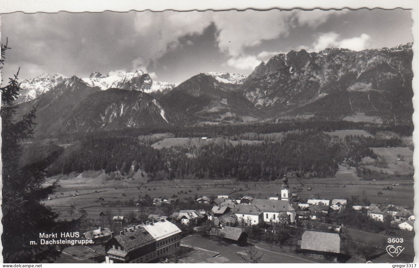 D7003) Markt HAUS M. Dachsteingruppe - S/W Kirche Häuser - Haus Im Ennstal