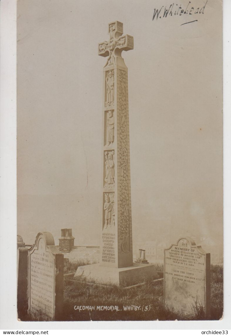 CPA Photo Whitby - Caedmon Memorial (écrit Caedman Dans La Légende Manuscrite) - Whitby