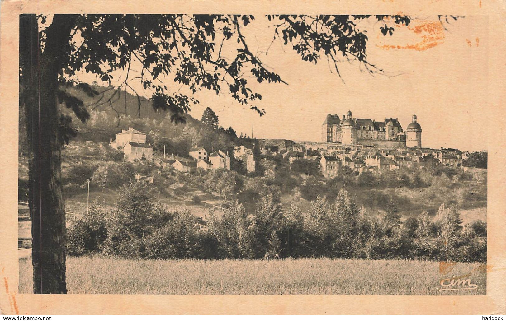 HAUTEFORT : VUE GENERALE - LE CHATEAU XIe SIECLE (MONUMENT HISTORIQUE) - Hautefort