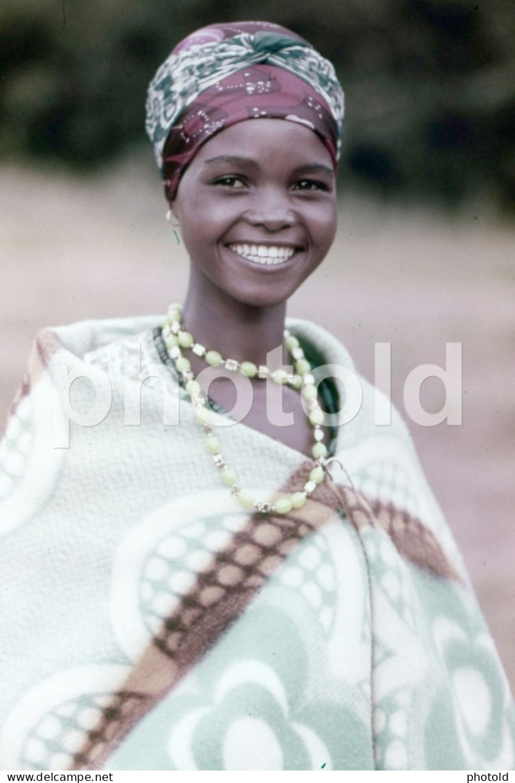 70s BASUTO BEAUTY GIRL ETHNIC TRIBE SOUTH AFRICA AFRIQUE 35mm DIAPOSITIVE SLIDE NO PHOTO FOTO NB1805 - Diapositives