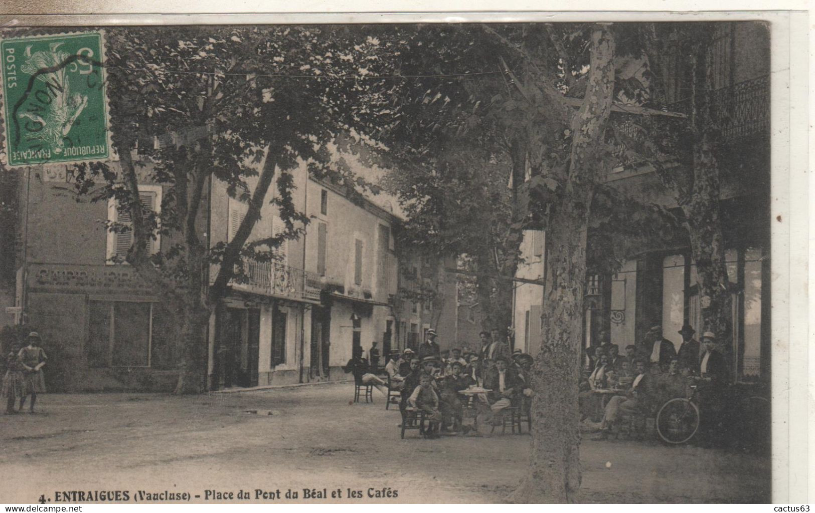 ENTRAIGUES Place Du Pont Du Béal Et Les Cafés - Entraigue Sur Sorgue