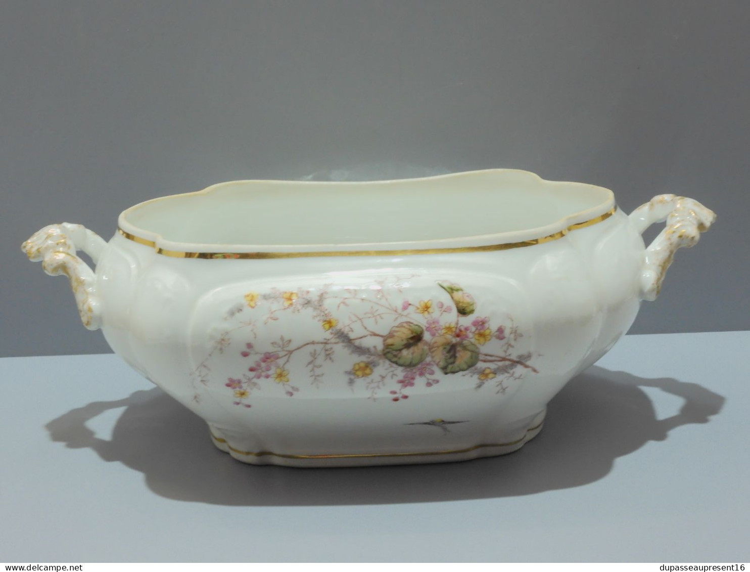 - JOLI ANCIEN BAS de SOUPIERE ou JARDINIERE PORCELAINE de PARIS XIXe déco     E