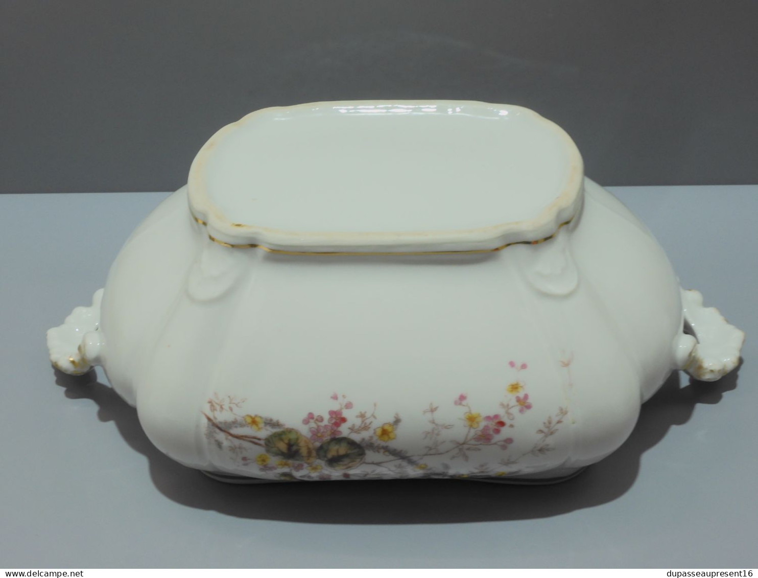 - JOLI ANCIEN BAS de SOUPIERE ou JARDINIERE PORCELAINE de PARIS XIXe déco     E