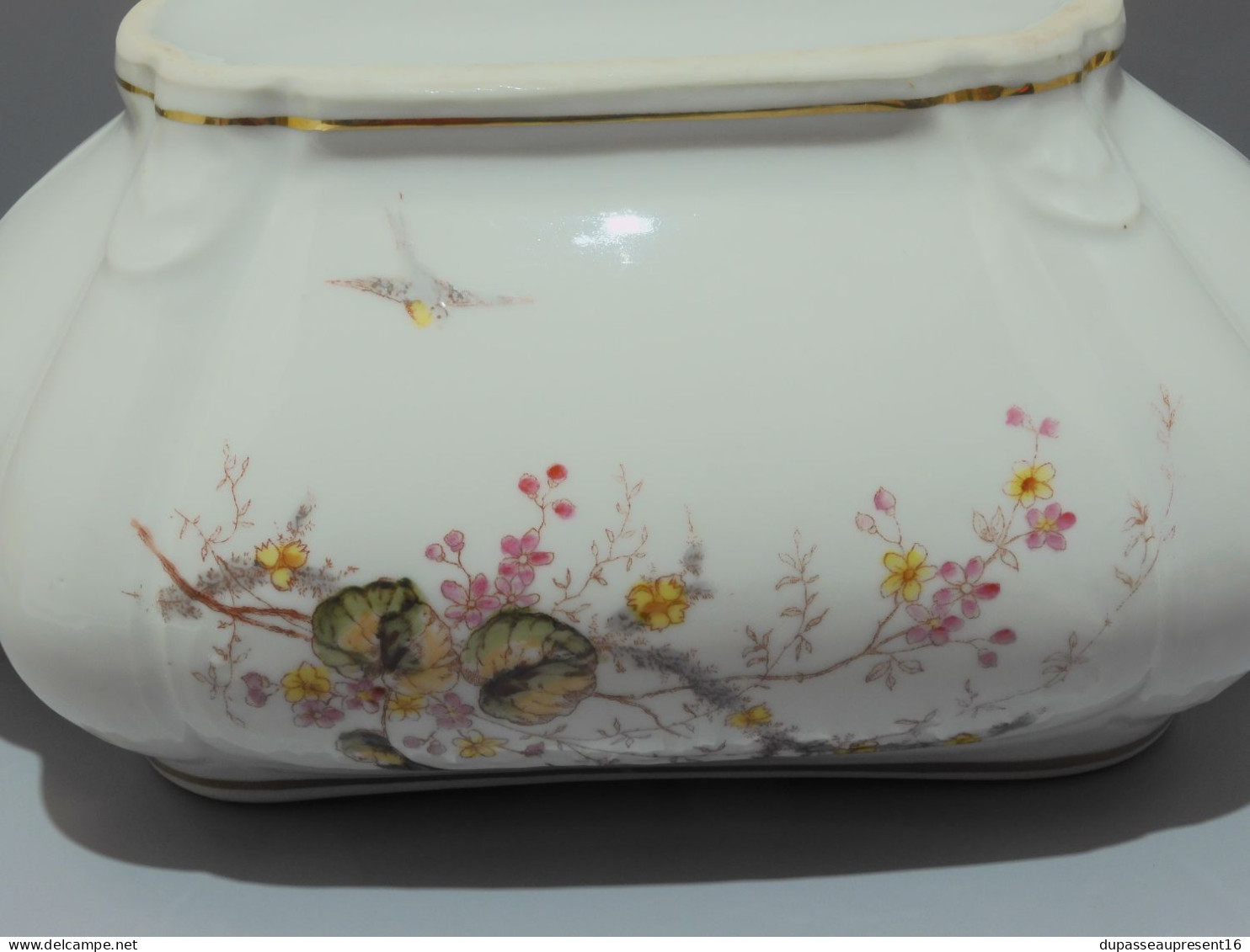 - JOLI ANCIEN BAS de SOUPIERE ou JARDINIERE PORCELAINE de PARIS XIXe déco     E