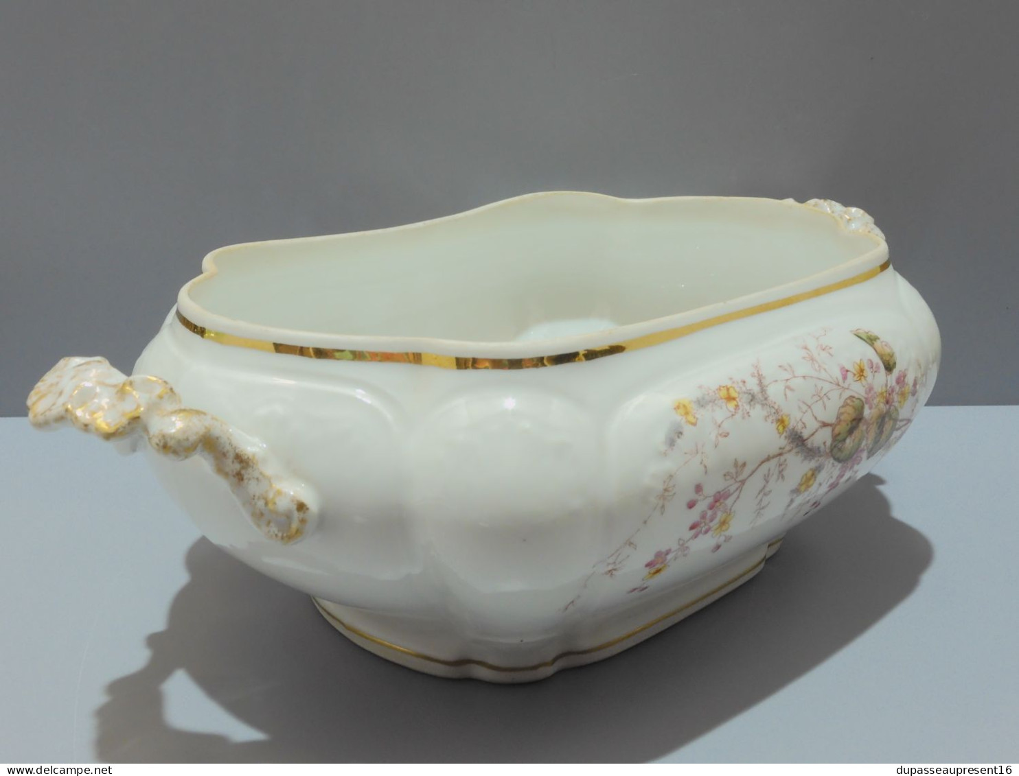 - JOLI ANCIEN BAS de SOUPIERE ou JARDINIERE PORCELAINE de PARIS XIXe déco     E