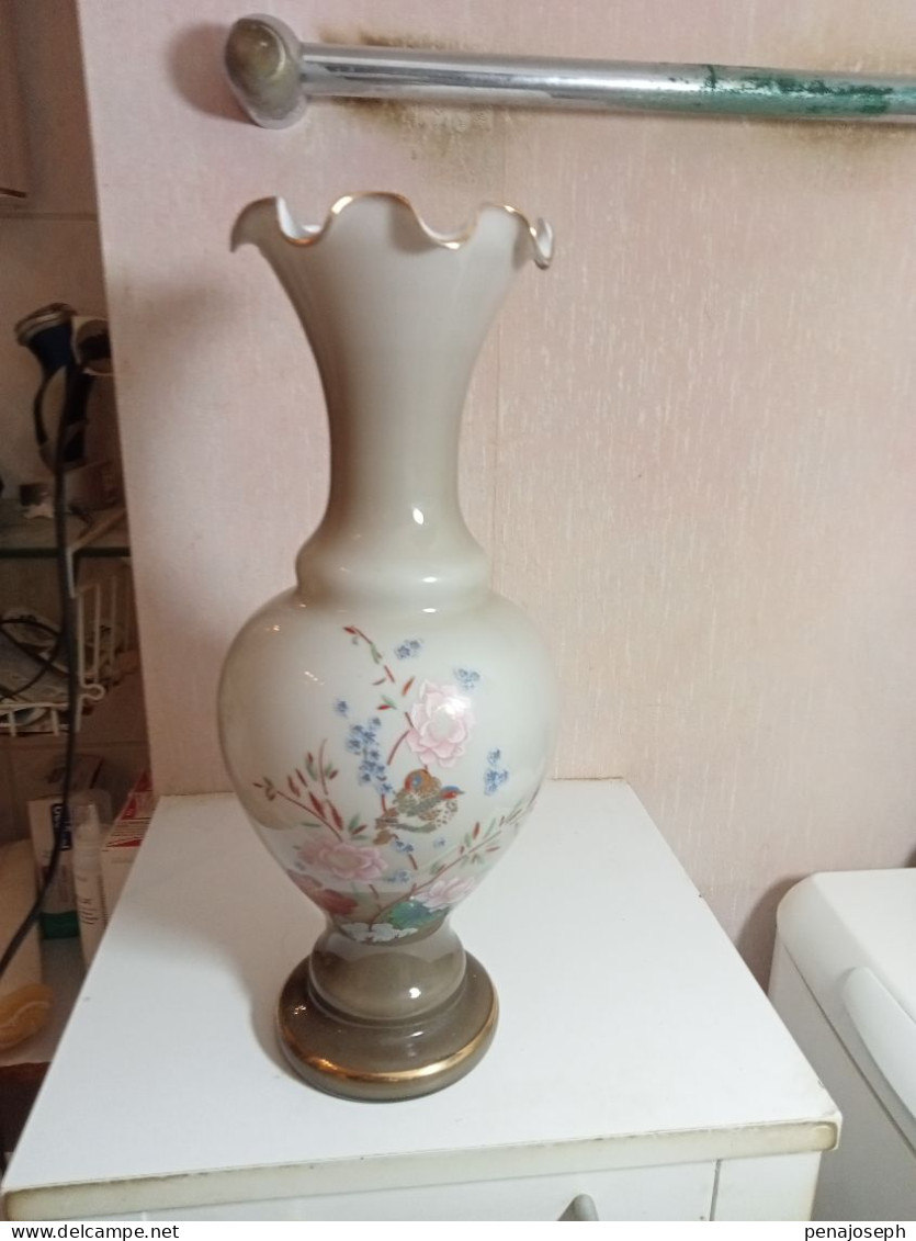 Vase Ancien  Opaline Hauteur 37 Cm Diamètre 15 Cm - Vasen