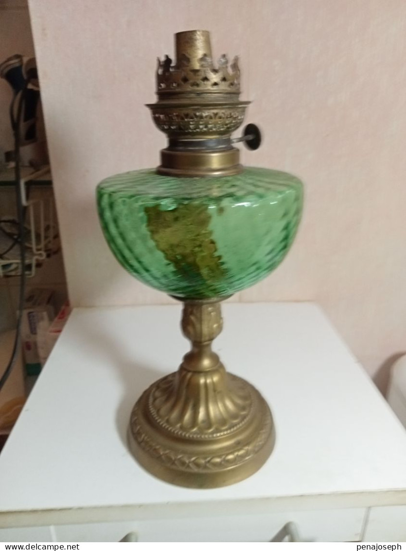 Lampe A Pétrole XIXème Bronze Et Verre Ancienne Hauteur 32 Cm Diamètre 14 Cm - Lámparas Y Arañas