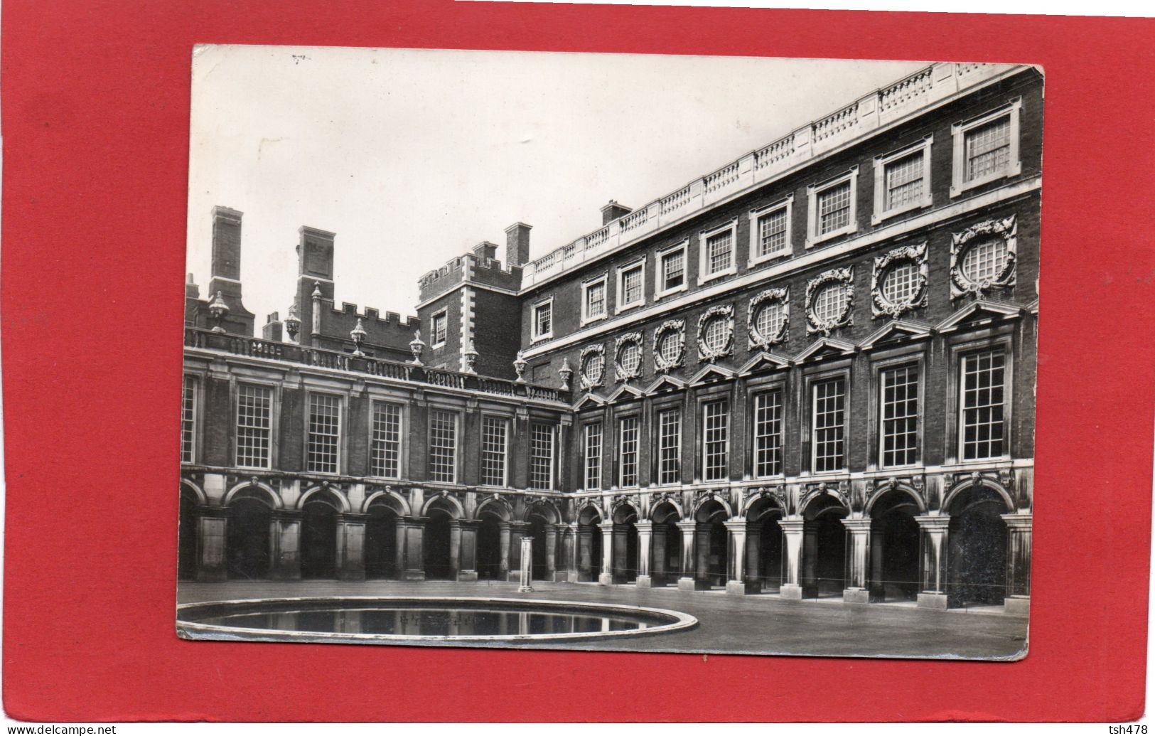 ANGLETERRE---HAMPTON COURT PALACE MIDDLESEX---The Fountain Court--voir 2 Scans - Hampton Court