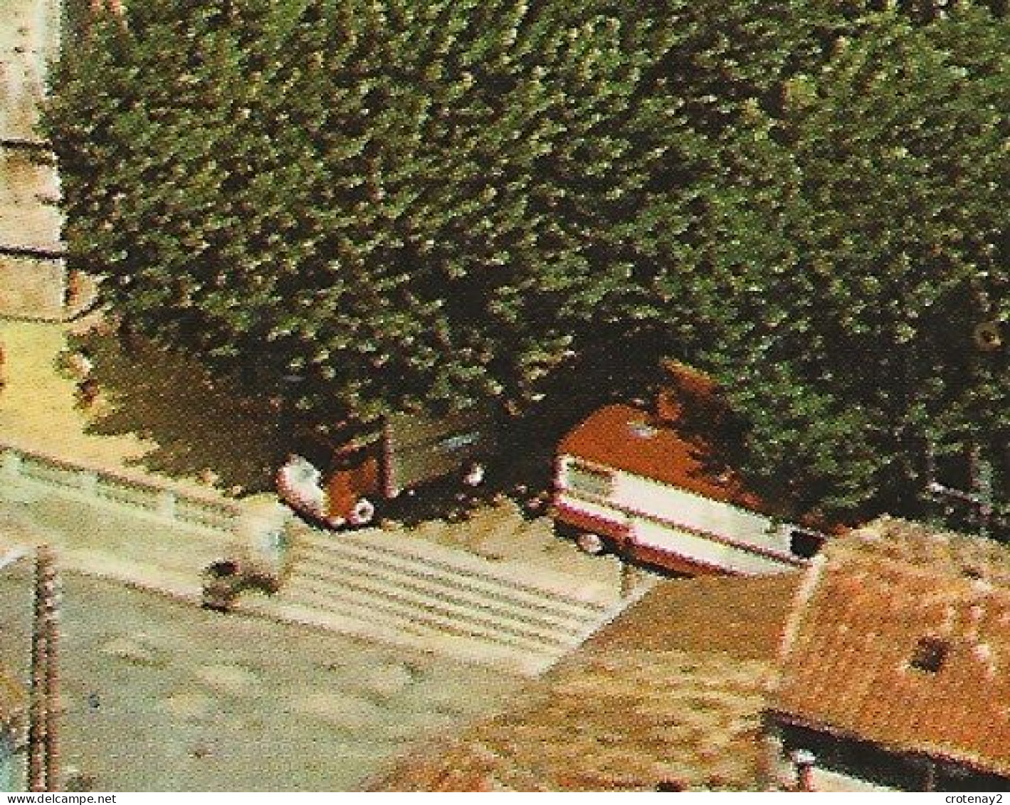 34 CAPESTANG L'Eglise Saint St Etienne En 1976 VOIR ZOOM Marché Ou Cirque ? Sous Les Arbres VOIR DOS - Capestang