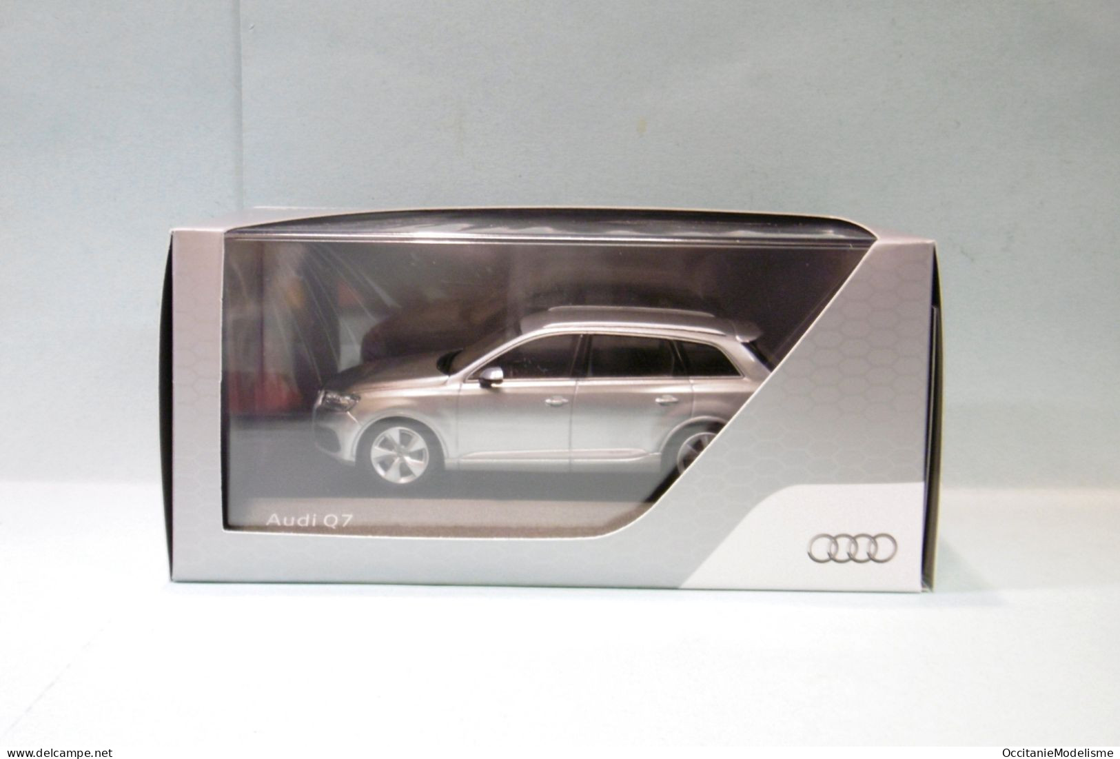 Spark - AUDI Q7 Gris Métallisé Neuf NBO 1/43 - Spark