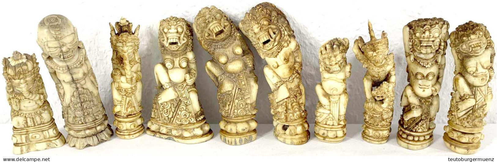 Gruppe Von 10 Geschnitzten Gottheiten- Und Fabelwesenfiguren Aus Bein. U.a. Ganesha, Toes, Usw. Höhe Ca. 9,5 Bis 13 Cm.  - Kambodscha