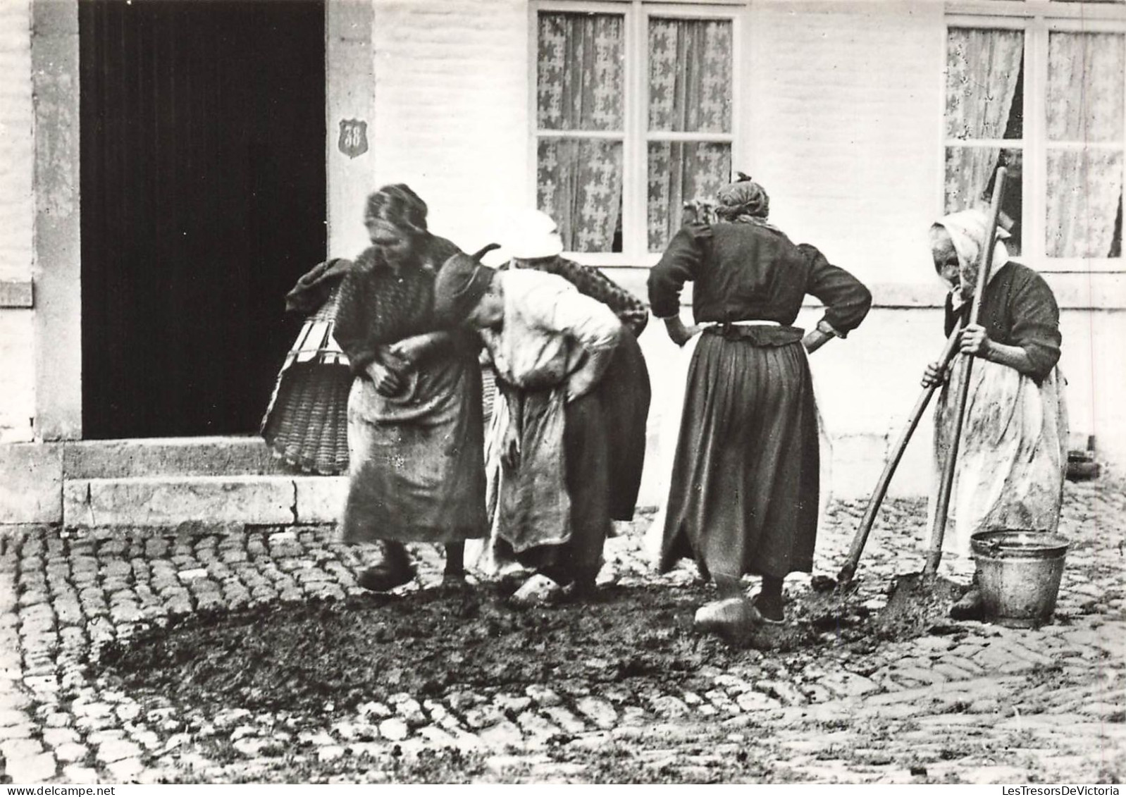 BELGIQUE - Liège - Botrèsses Piétinant Le Charbon - Musée De La Vie Wallonne - Carte Postale Ancienne - Luik