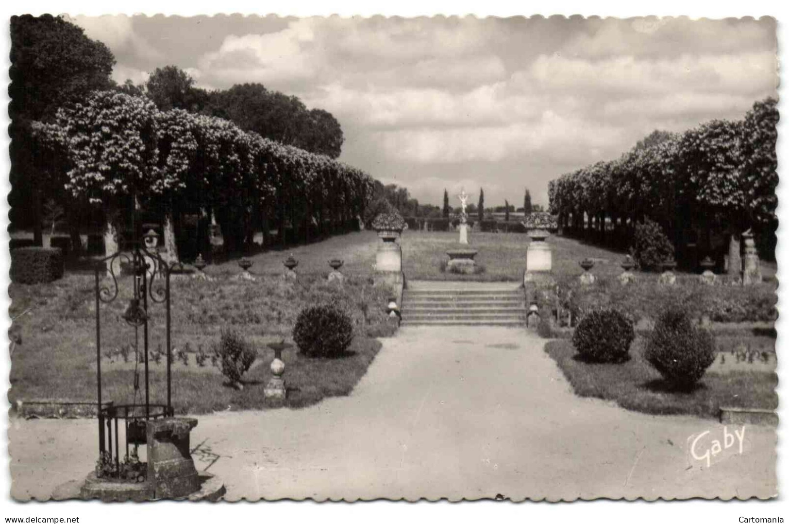 Pont-L'Abbé-D'Arnoult ( Charente-Maritime) - Séminire Des Missions - Cour Intérieure Et Jardin François - Pont-l'Abbé-d'Arnoult