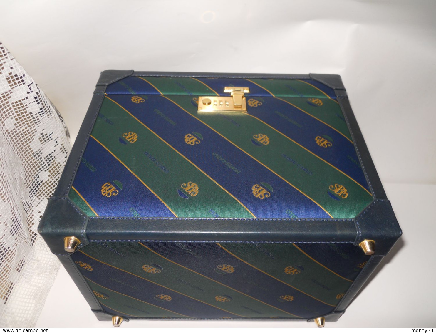 Ensemble De Voyage Vanity Case Et Housse Vêtements Au Sigle Société Des Bains De Mer De Monaco - Altri & Non Classificati