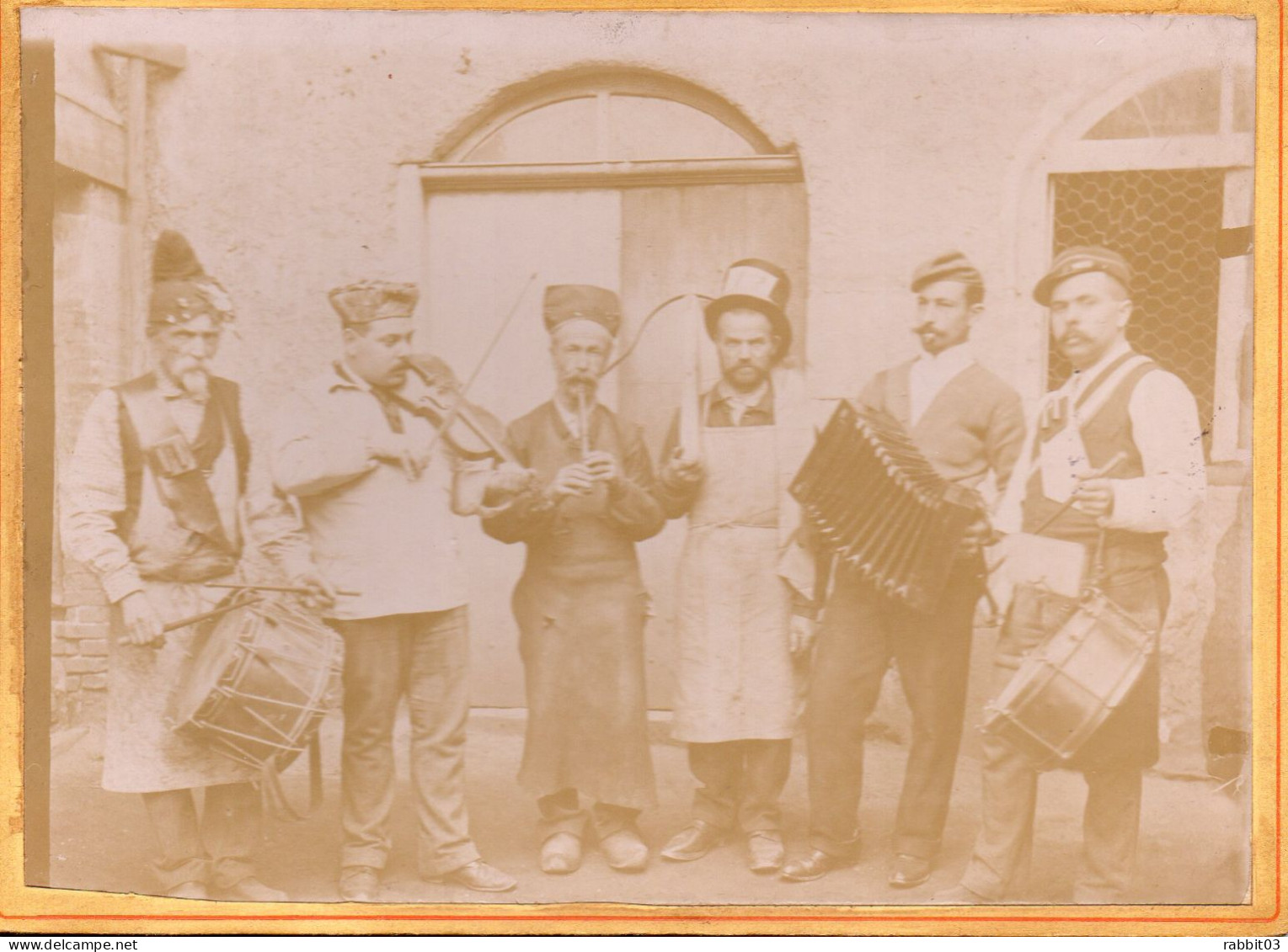 S 2  -  035    -        Groupe Musical Folklorique Des Années 1900  . - Fotos