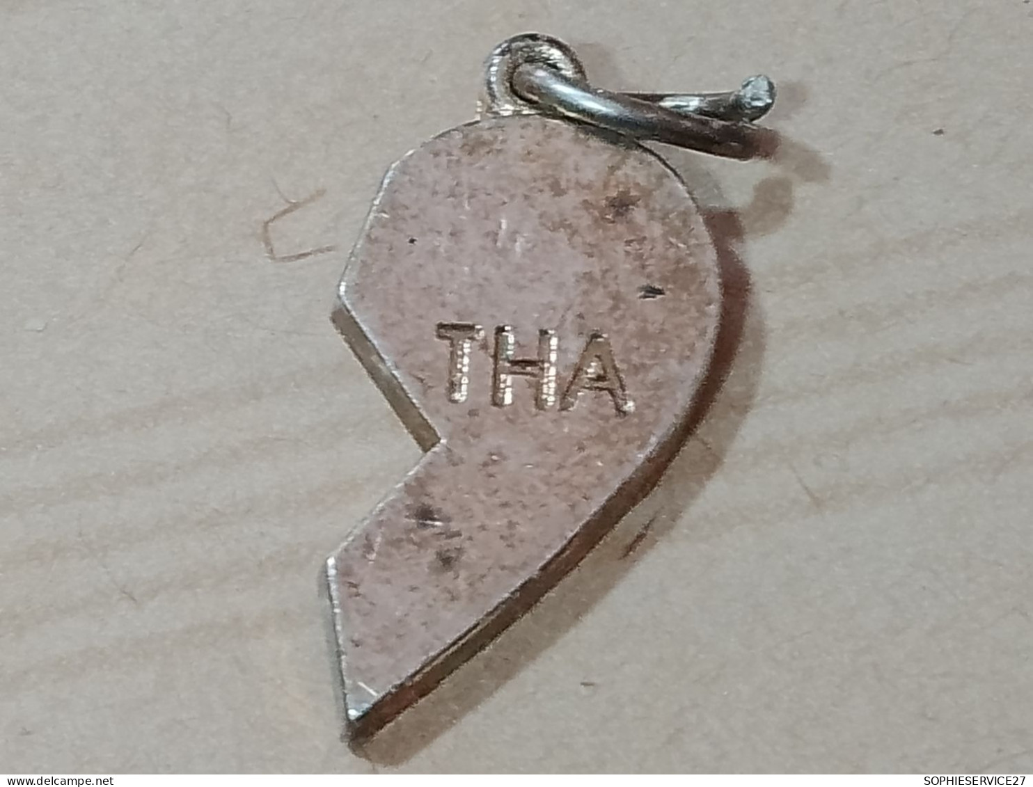 T1 // PENDENTIF "THA" - Pendants