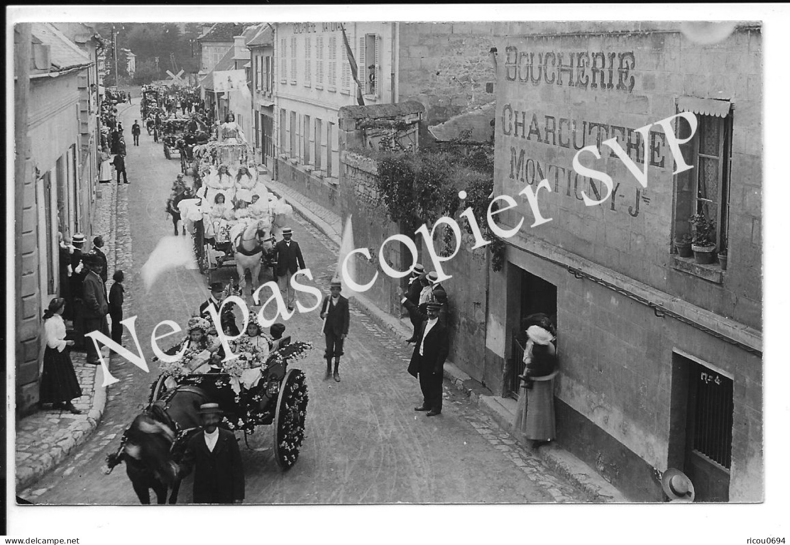 Carte Photo - ATTICHY 60 - Corso Fleuri Rue De Compiegne - Boucherie Montigny - Attichy