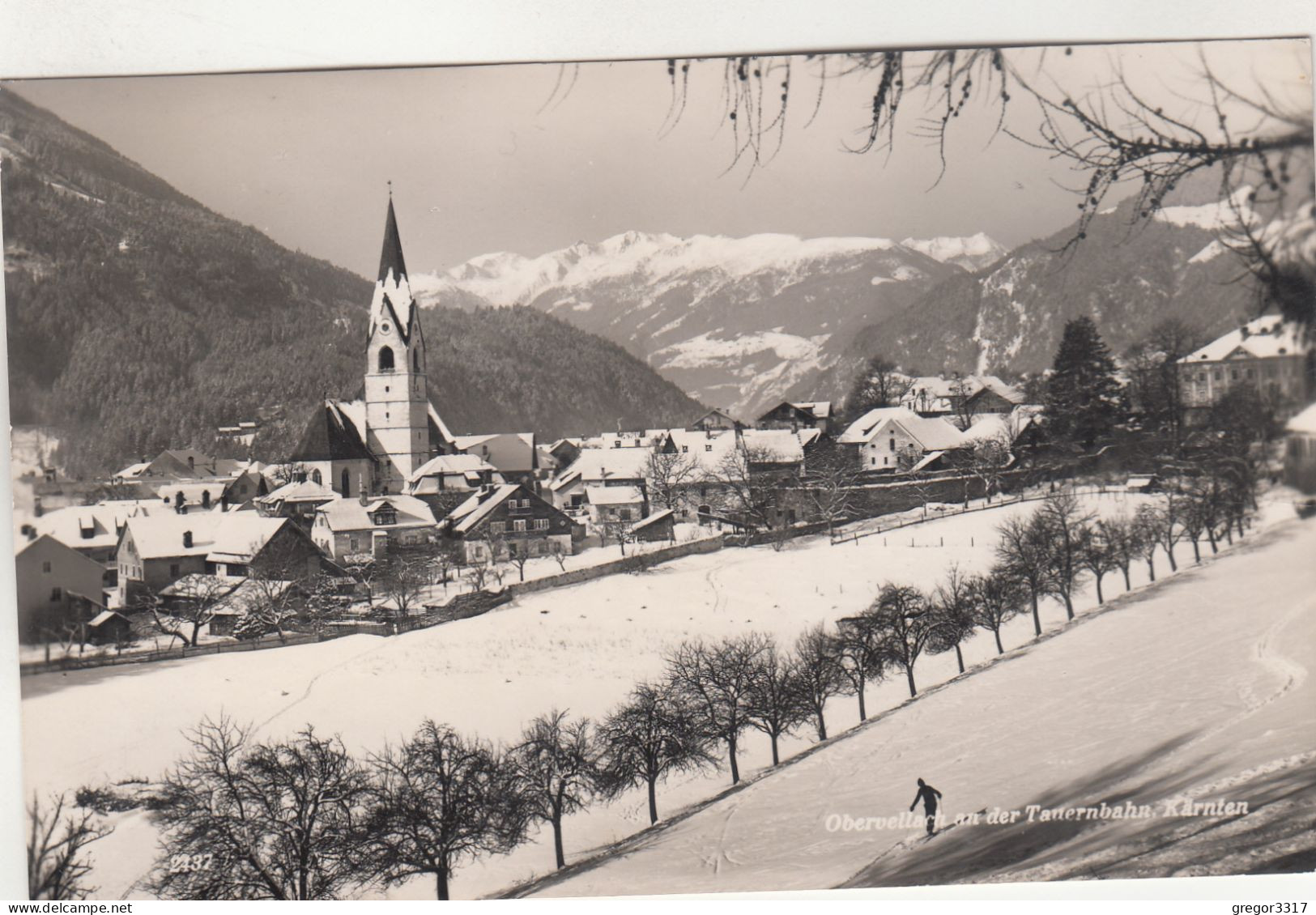 D7732) OBERVELLACH An Der Tauernbahn - Verschneite Piste Skifahrer - Kirche Häuser ALT 1957 - Obervellach