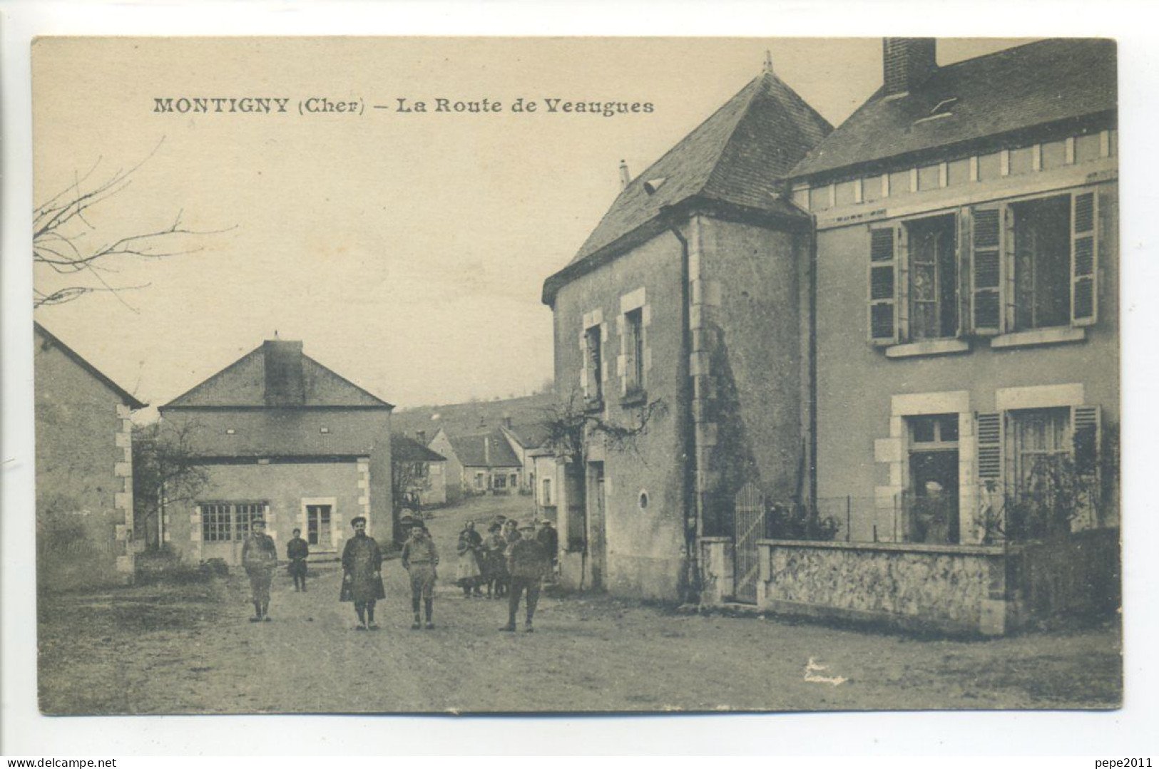 CPA 18 Cher - MONTIGNY - Entrée Route De Veaugues - Animation - Vue Peu Commune - La Guerche Sur L'Aubois