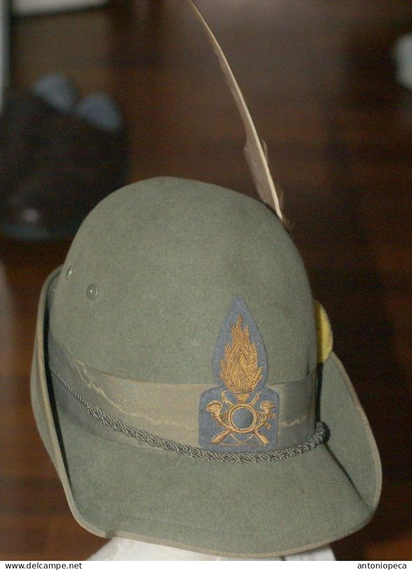 ITALY, CAPPELLO DA ALPINO DA COLLEZIONE FREGIO RICAMATO - Cascos