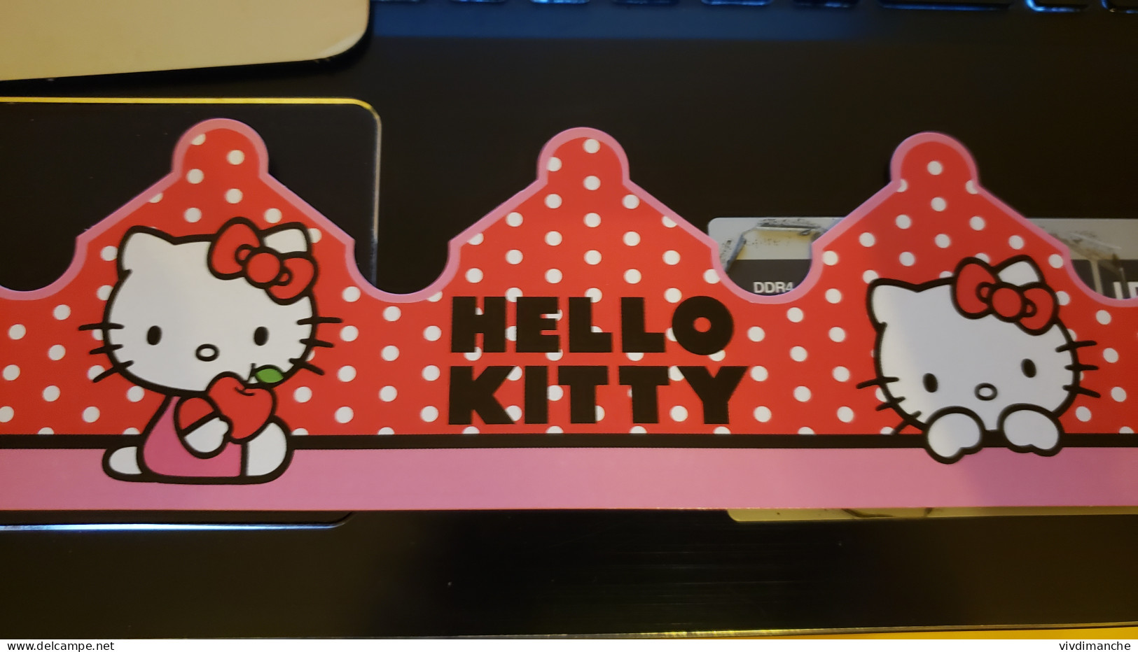 J'ai eu la fève et j'ai porté une couronne Hello Kitty : galette des rois  au boulot, vos anecdotes les plus insolites