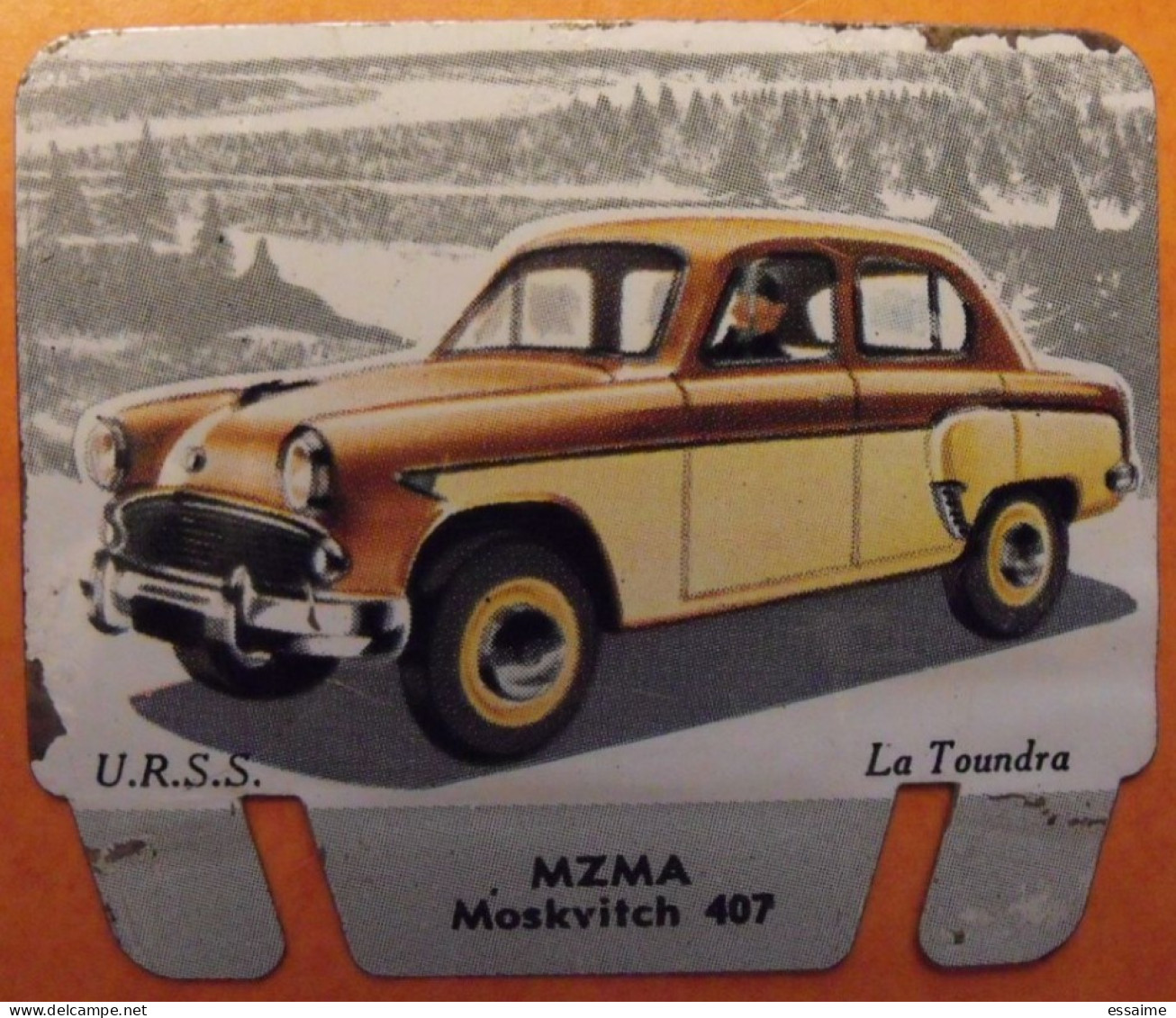 Plaque MZMA  Moskvitch N° 99. Les Grandes Marques D'automobiles Chocolat Cafés Martel Mota. Plaquette Métal 1960 - Blechschilder (ab 1960)