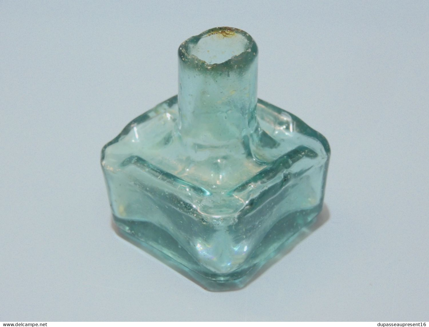 -ANCIEN ENCRIER PORTE PLUME En VERRE BLEU/VERT Déco Bureau POILUS 14/18    E - Inkwells