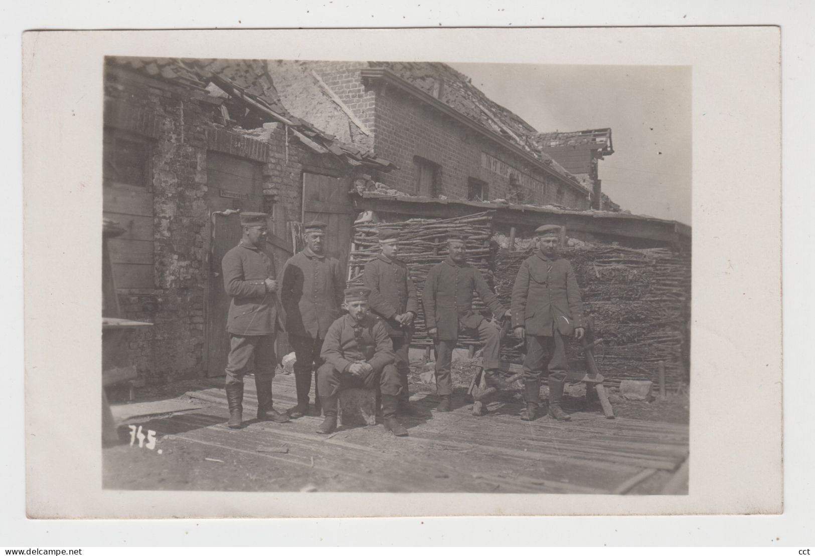 Schoorbakke  Pervijze  Diksmuide  FOTOKAART  Duitse Soldaten In Een Stelling Voor Café In 't Hof Van Commercie - Diksmuide